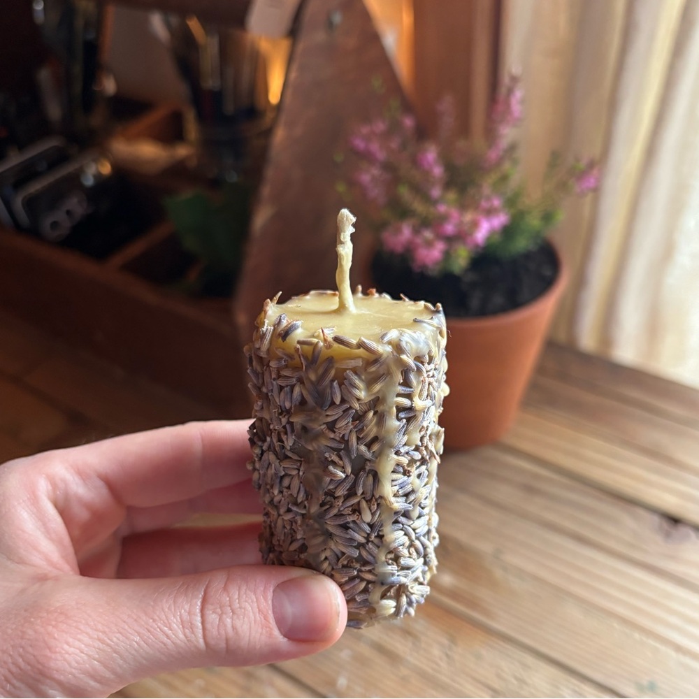 Handcrafted 100% Beeswax Lavender Candle